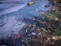 Bahaya Air Tercemar Mikroplastik, Lakukan Ini Biar Aman!