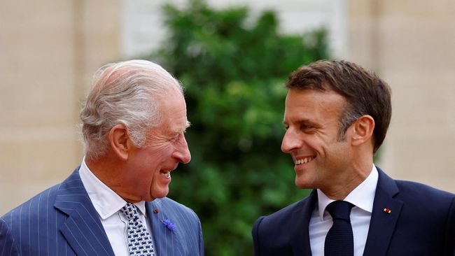 Emmanuel Raja Raja Charles III Terbang ke Prancis, Senyum Mesra ke Macron