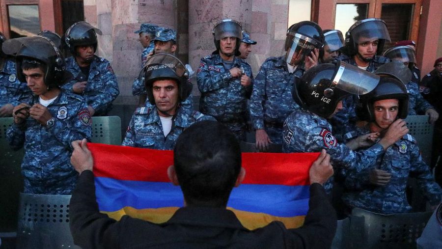 A protester addresses law enforcement officers near the government building during a rally to support ethnic Armenians in Nagorno-Karabakh following Azerbaijani armed forces' offensive operation executed in the region, in Yerevan, Armenia, September 20, 2023. REUTERS/Irakli Gedenidze