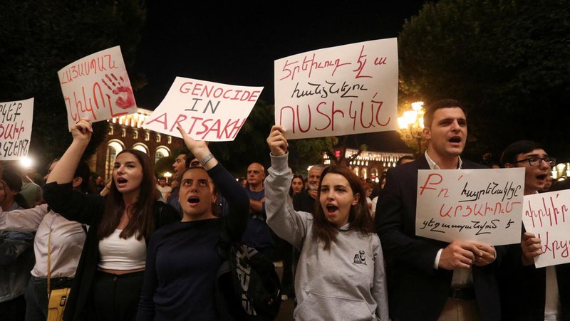 Protesters sit in front of law enforcement officers near the government building during a rally to support ethnic Armenians in Nagorno-Karabakh following Azerbaijani armed forces' offensive operation executed in the region, in Yerevan, Armenia, September 20, 2023. REUTERS/Irakli Gedenidze