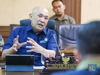 Teten Ungkap Modus Bikin Pedagang Tanah Abang Kalah Saing