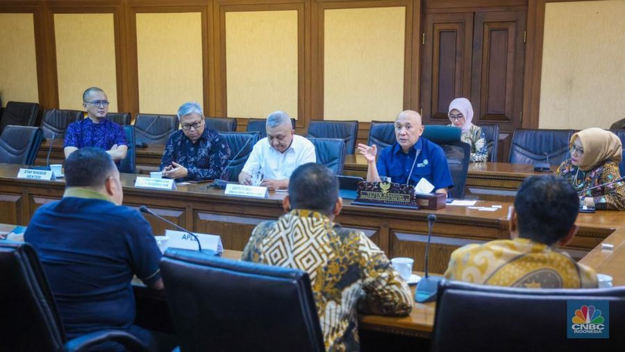 Menteri Koperasi dan UKM (MenKopUKM) Teten Masduki. (CNBC Indonesia/Martyasari Rizky)