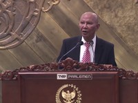Puluhan Tahun RI Ekspor Barang Mentah & Beli Lagi Dalam Bentuk Jadi
