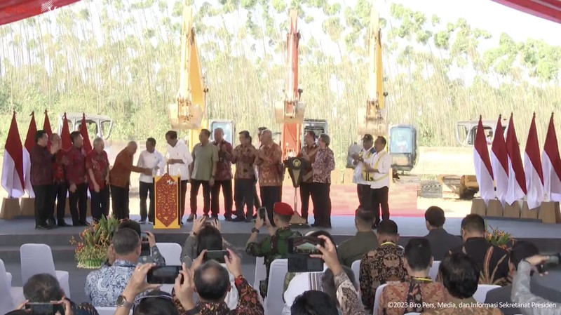 Presiden Joko Widodo saat mengikuti acara Peletakan batu pertama Hotel Nusantara, Penajam Paser Utara, 21 September 2023. (Tangkapan Layar Youtube Sekretariat Presiden)