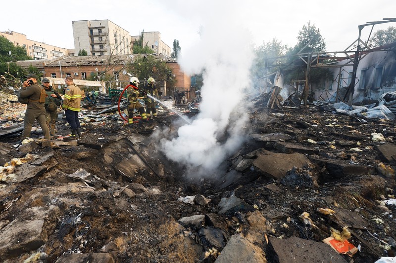 A firefighter works at a site in a residential area, damaged during a Russian missile strike, amid Russia’s attack on Ukraine, in Kyiv, Ukraine September 21, 2023. REUERS/Valentyn Ogirenko