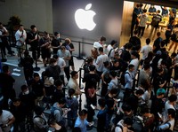 iPhone Mendadak Laku Keras, Apple Bangkit dari Jurang