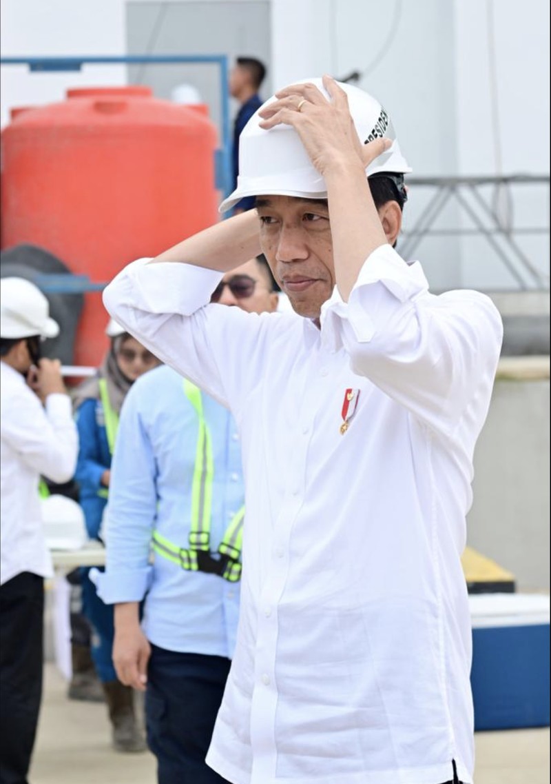 Jokowi Presiden Joko Widodo mengunjungi lokasi pembangunan kantor presiden di Ibu Kota Nusantara (IKN), Kalimantan Timur, Jumat (22/9/2023). (Tangkapan Layar x/@Jokowi)