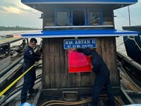 Top! KKP Tangkap 3 Kapal Maling Pasir Laut RI di Pulau Rupat