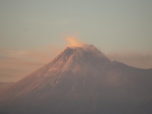 Aktivitas Gunung Merapi Pagi-Siang Ini: 4 Kali Guguran Lava