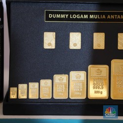 Harga Emas Antam hari Ini Turun Rp1.000