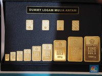 Harga Emas Antam hari Ini Turun Rp1.000