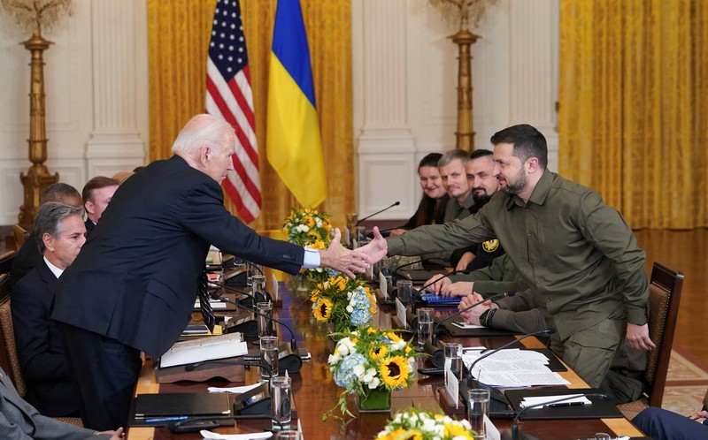 President of Ukraine Volodymyr Zelenskiy thanks Americans for their support of Ukraine in the war with Russia, alongside his wife Olena Zelenska, during a speech at the National Archives in Washington, U.S., September 21, 2023. REUTERS/Evelyn Hockstein