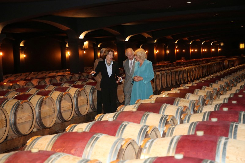 Kunjungan Ratu Camillia ke pabrik anggur 'chateaux' di Bordeaux, Rancis, Jumat (22/9/2023). (CHRISTOPHE ARCHAMBAULT/Pool via REUTERS) Kunjungan Ratu Camillia ke pabrik anggur 'chateaux' di Bordeaux, Rancis, Jumat (22/9/2023). (CHRISTOPHE ARCHAMBAULT/Pool via REUTERS)
