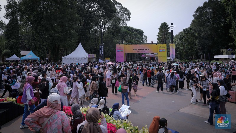 Penggemar K-Pop atau musik Korea memadati kawasan Stadion Utama Gelora Bung Karno (SUGBK), Senayan Jakarta, Sabtu (23/9/2023). (CNBC Indonesia/Faisal Rahman) Penggemar K-Pop atau musik Korea memadati kawasan Stadion Utama Gelora Bung Karno (SUGBK), Senayan Jakarta, Sabtu (23/9/2023). (CNBC Indonesia/Faisal Rahman)