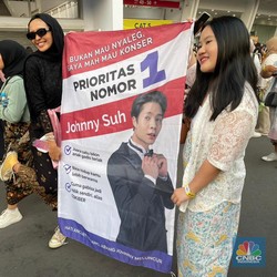 Cewek-cewek Berkebaya Ramaikan SMTOWN LIVE 2023 di GBK