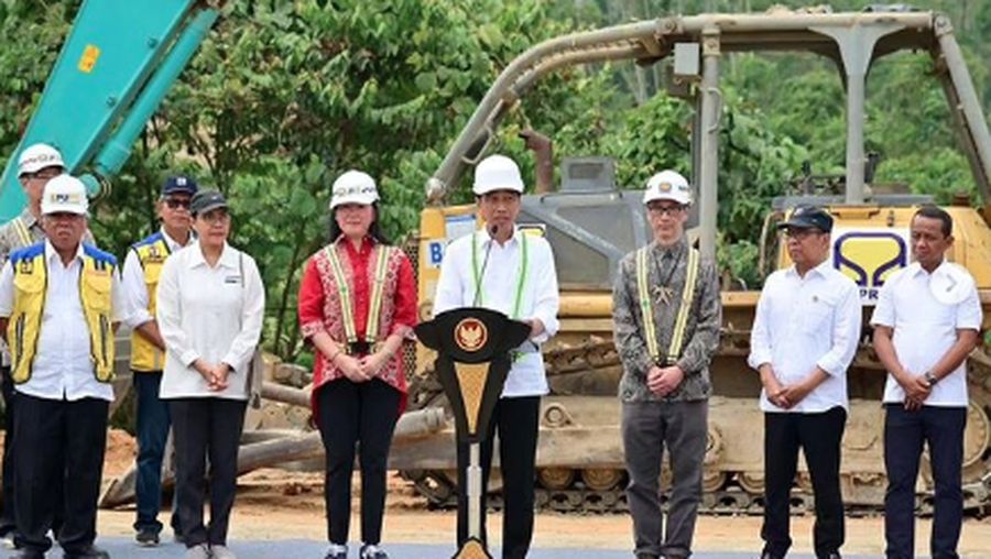 Presiden Joko Widodo menghadiri peletakan batu pertama pembangunan Rumah Sakit Abdi Waluyo di kawasan Ibu Kota Nusantara. (Instagram/jokowi)