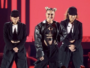 B.I dan Agnez Mo Bakal Luncurkan Lagu Duet