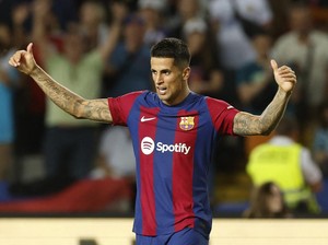 Joao Cancelo Blak-blakan Ingin Bertahan di Barcelona