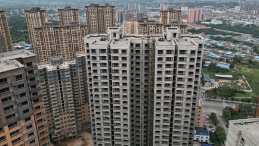 Kota hantu di kompleks Gaotie Wellness City di Tongchuan, provinsi Shaanxi, Tiongkok. (REUTERS/Xiaoyu Yin/File Photo)