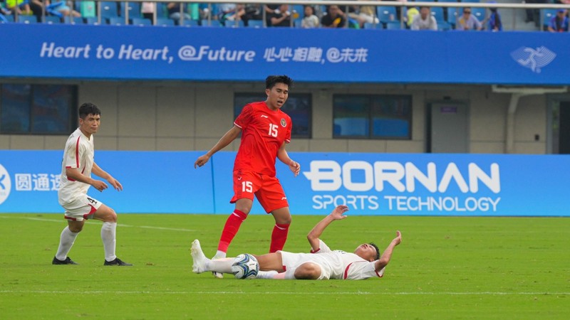 Laga timnas Indonesia U-24 melawan Korea Utara U-24 di Asian Games 2023. (NOC Indonesia/Hendri Rahman) Laga timnas Indonesia U-24 melawan Korea Utara U-24 di Asian Games 2023. (NOC Indonesia/Hendri Rahman)
