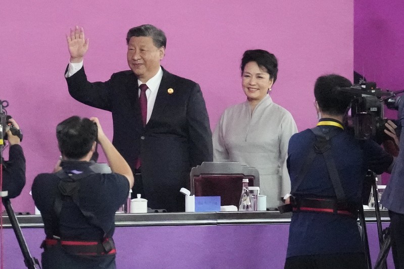 Pembawa obor saat upacara pembukaan Asian Games ke-19 di Hangzhou, China, Sabtu, 23 September 2023. (AP Photo/Louise Delmotte)