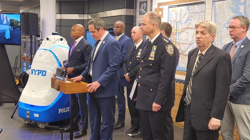 NYPD Meluncurkan Layanan Robot Keamanan Knightscope di Kereta Bawah Tanah Manhattan. (AP/Business Wire)