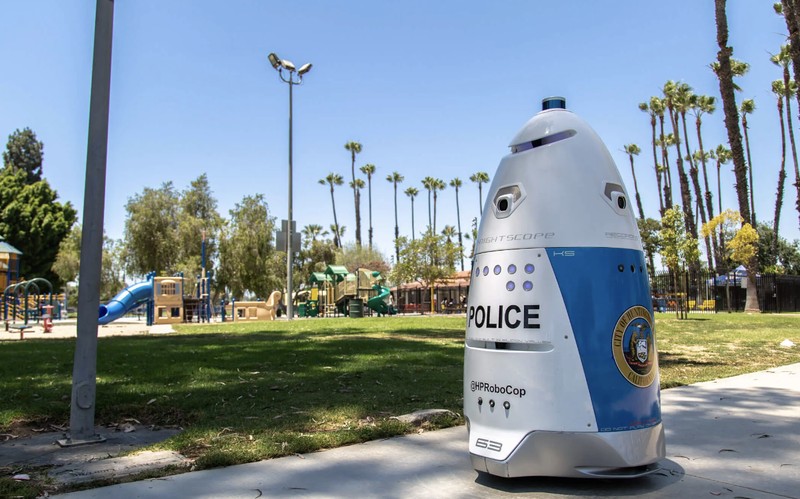 NYPD Meluncurkan Layanan Robot Keamanan Knightscope di Kereta Bawah Tanah Manhattan. NYPD Meluncurkan Layanan Robot Keamanan Knightscope di Kereta Bawah Tanah Manhattan. (AP/Business Wire)