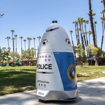 Potret Robocop Polisi Stasiun Kereta New York