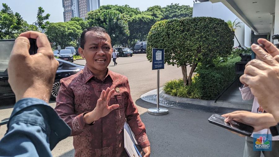 Presiden Joko Widodo memanggil sejumlah menteri untuk melakukan rapat internal mengenai masalah investasi di pulau Rempang, Provinsi Kepulauan Riau, Senin (25/9/2023). (CNBC Indonesia/Emir Yanwardhana)