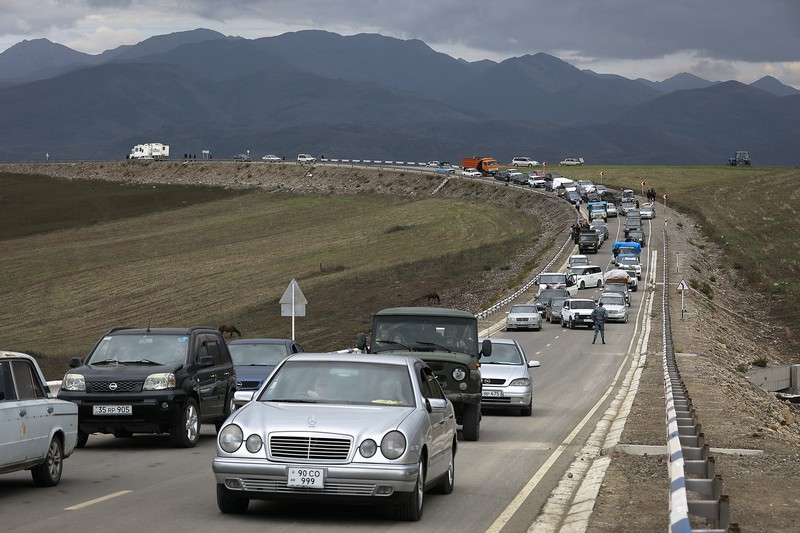 Armenia Azerbaijan A convoy of cars of ethnic Armenians from Nagorno-Karabakh move to Kornidzor in Syunik region, Armenia, Tuesday, Sept. 26, 2023. Thousands of Armenians have streamed out of Nagorno-Karabakh after the Azerbaijani military reclaimed full control of the breakaway region last week. (AP Photo/Vasily Krestyaninov)