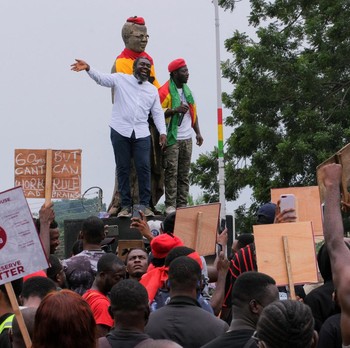 Potret Kebangkrutan Ghana! Situasi Kacau, Demonstrasi Meluas