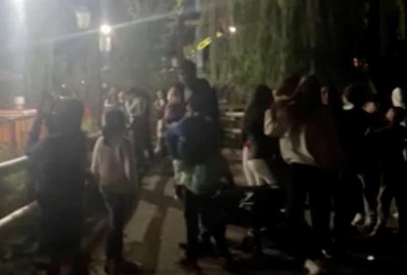 Pemandangan menunjukkan orang-orang terjebak terbalik di wahana taman hiburan yang tidak berfungsi di Vaughan, Ontario, Kanada 23 September 2023, dalam tangkapan layar yang diperoleh dari video media sosial. Pemandangan menunjukkan orang-orang terjebak terbalik di wahana taman hiburan yang tidak berfungsi di Vaughan, Ontario, Kanada 23 September 2023, dalam tangkapan layar yang diperoleh dari video media sosial. (Tangkapan Layar Video Reuters/TIKTOK @JIASHIRA_)