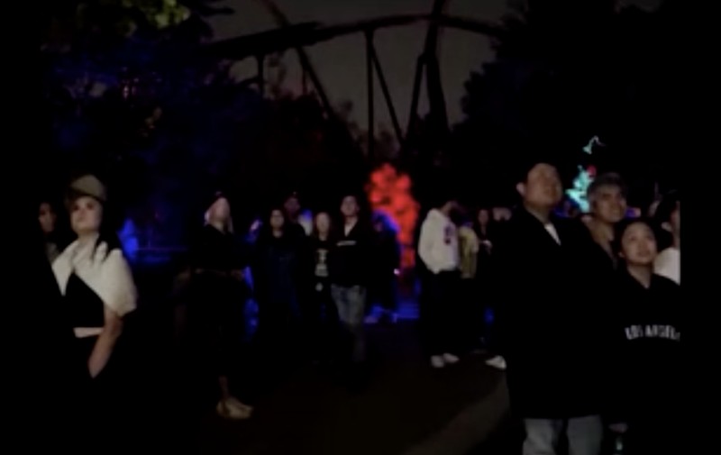 Pemandangan menunjukkan orang-orang terjebak terbalik di wahana taman hiburan yang tidak berfungsi di Vaughan, Ontario, Kanada 23 September 2023, dalam tangkapan layar yang diperoleh dari video media sosial. Pemandangan menunjukkan orang-orang terjebak terbalik di wahana taman hiburan yang tidak berfungsi di Vaughan, Ontario, Kanada 23 September 2023, dalam tangkapan layar yang diperoleh dari video media sosial. (Tangkapan Layar Video Reuters/TIKTOK @JIASHIRA_)