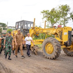 Tinjau Lokasi Gotong Royong, Bobby Nasution Sisir Sungai Deli