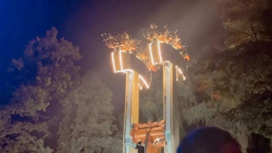 Pemandangan menunjukkan orang-orang terjebak terbalik di wahana taman hiburan yang tidak berfungsi di Vaughan, Ontario, Kanada 23 September 2023, dalam tangkapan layar yang diperoleh dari video media sosial. (Tangkapan Layar Video Reuters/TIKTOK @JIASHIRA_)