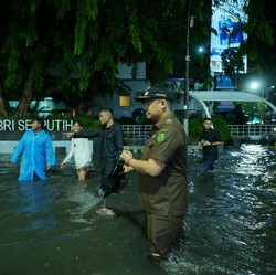 Bobby Nasution Pastikan Pengerjaan Drainase Berfungsi