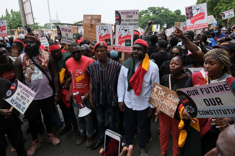 Warga Ghana berkumpul untuk hari ketiga protes anti-pemerintah di tengah penangkapan dan penghalangan polisi di Accra, Ghana, 23 September 2023. Warga Ghana berkumpul untuk hari ketiga protes anti-pemerintah di tengah penangkapan dan penghalangan polisi di Accra, Ghana, 23 September 2023. (REUTERS/Francis Kokoroko)