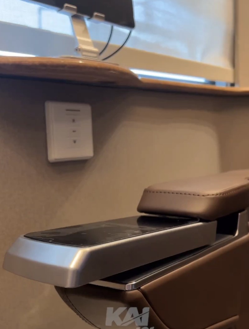 Kereta Api Suite Class Kompartemen. Kereta Api Suite Class Kompartemen. (Instagram @kai121_)