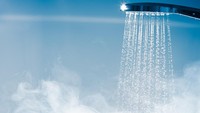 Mandi Air Dingin Saat Hujan Bikin Menggigil? Cara Pilih Water Heater Listrik 10 Liter 