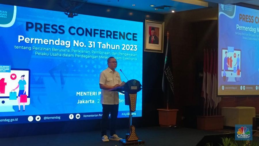 Menteri Perdagangan Zulkifli Hasan saat Konferensi Pers Permendag No 31/2023 di Kemendag, Rabu (27/9/2023). (CNBC Indonesia/Martyasari Rizky)