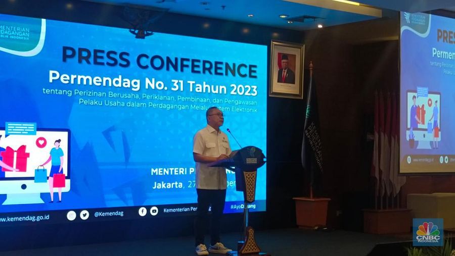 Menteri Perdagangan Zulkifli Hasan saat Konferensi Pers Permendag No 31/2023 di Kemendag, Rabu (27/9/2023). (CNBC Indonesia/Martyasari Rizky)