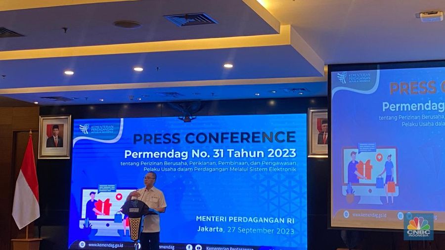 Menteri Perdagangan Zulkifli Hasan saat Konferensi Pers Permendag No 31/2023 di Kemendag, Rabu (27/9/2023). (վ/Novina Putri Bestari)