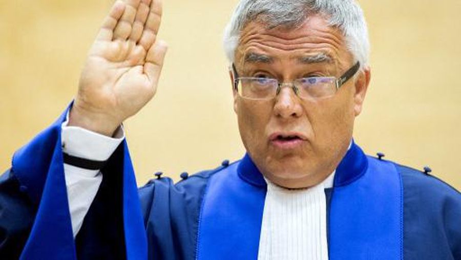 Judge Piotr Hofmanski of Poland takes the oath in at the International Criminal Court (ICC) in The Hague on March 10, 2015 during a swearing-in ceremony for six new judges. AFP PHOTO / ANP POOL / KOEN VAN WEEL netherlands out (Photo by Koen van Weel / ANP / AFP)
