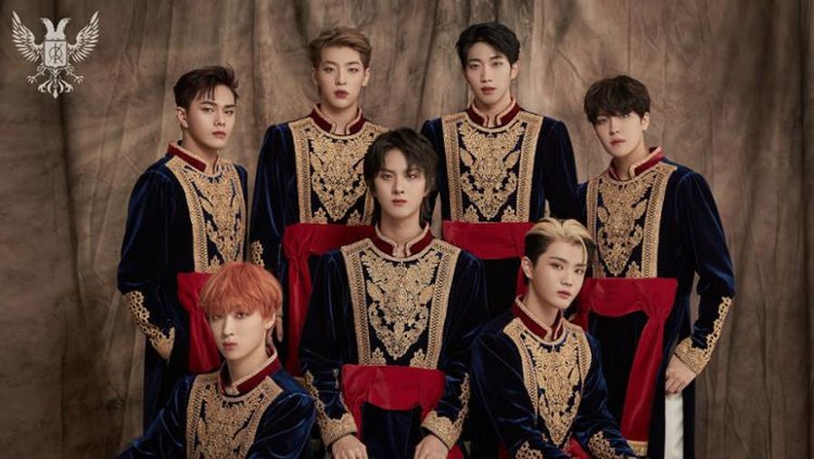 Sampul album terbaru Kingdom menimbulkan kontroversi karena kostum yang dikenakan desainnya menyerupai Alquran. (Dok. GF Entertainment)