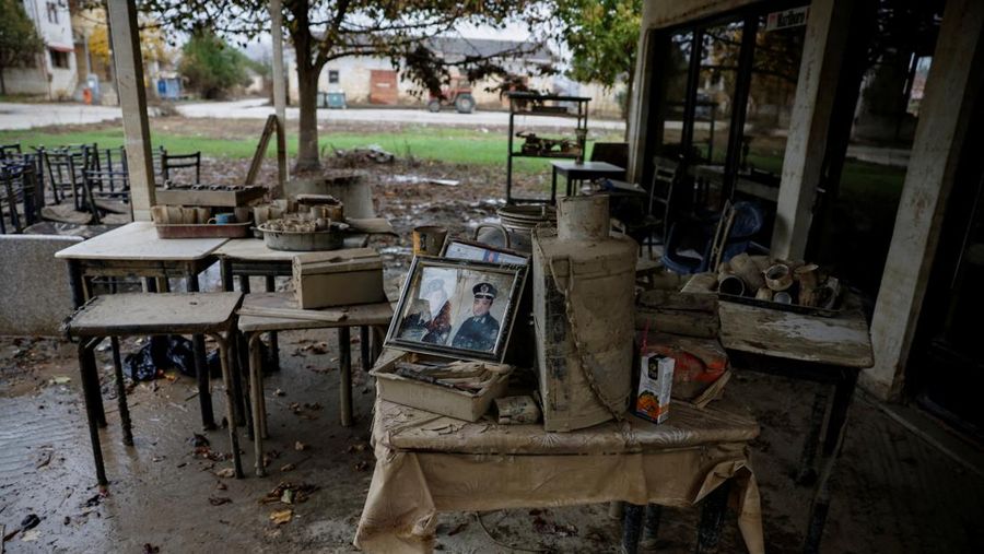 Banjir kembali melanda Yunani tengah untuk kedua kalinya dalam bulan ini. Kota Volos menjadi kota yang paling terdampak banjir. (REUTERS/STAMOS PROUSALIS)