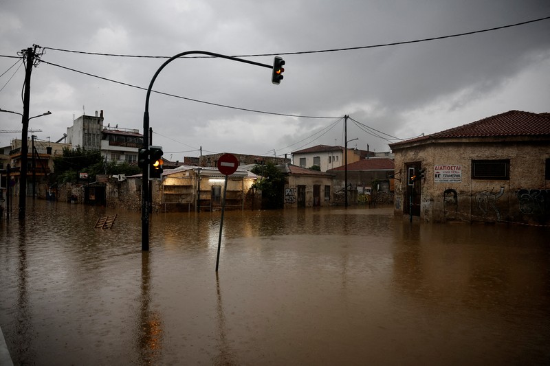 Banjir kembali melanda Yunani tengah untuk kedua kalinya dalam bulan ini. Kota Volos menjadi kota yang paling terdampak banjir. (REUTERS/STAMOS PROUSALIS) Banjir kembali melanda Yunani tengah untuk kedua kalinya dalam bulan ini. Kota Volos menjadi kota yang paling terdampak banjir. (REUTERS/STAMOS PROUSALIS)