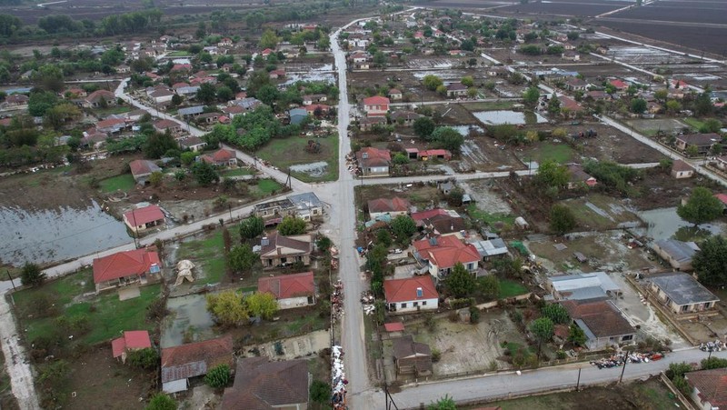 Banjir kembali melanda Yunani tengah untuk kedua kalinya dalam bulan ini. Kota Volos menjadi kota yang paling terdampak banjir. (REUTERS/STAMOS PROUSALIS)