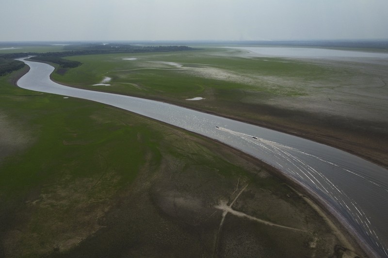 Foto udara menujukkan sebagian Sungai Amazon yang terkena dampak kekeringan parah di negara bagian Amazonas, dekat Manacapuru, Brasil, Rabu, 27 September 2023. (AP Photo/Edmar Barros) Foto udara menujukkan sebagian Sungai Amazon yang terkena dampak kekeringan parah di negara bagian Amazonas, dekat Manacapuru, Brasil, Rabu, 27 September 2023. (AP Photo/Edmar Barros)