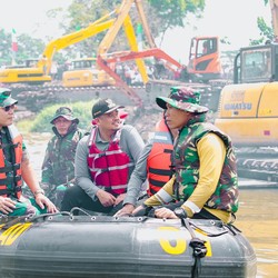 Bobby Nasution Pantau Proses Normalisasi Sungai Deli