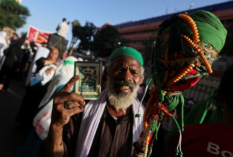 Perayaan Maulid Nabi di distrik Al Azhar, Kairo Lama, Mesir, 27 September 2023. (REUTERS/AMR ABDALLAH DALSH)